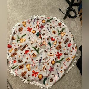 NWOT Tree Skirt